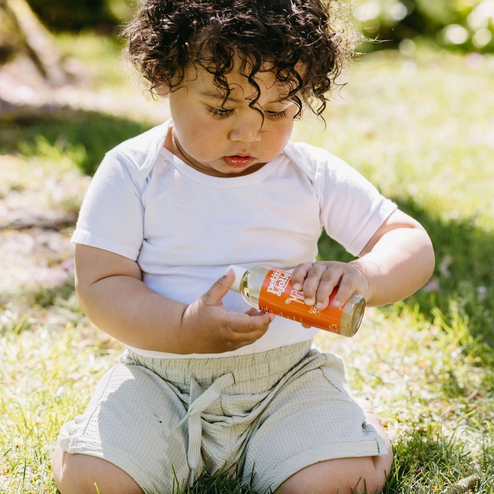 Petit&Jolie massage olie met zachte formule voor babyhuid en relax momentjes